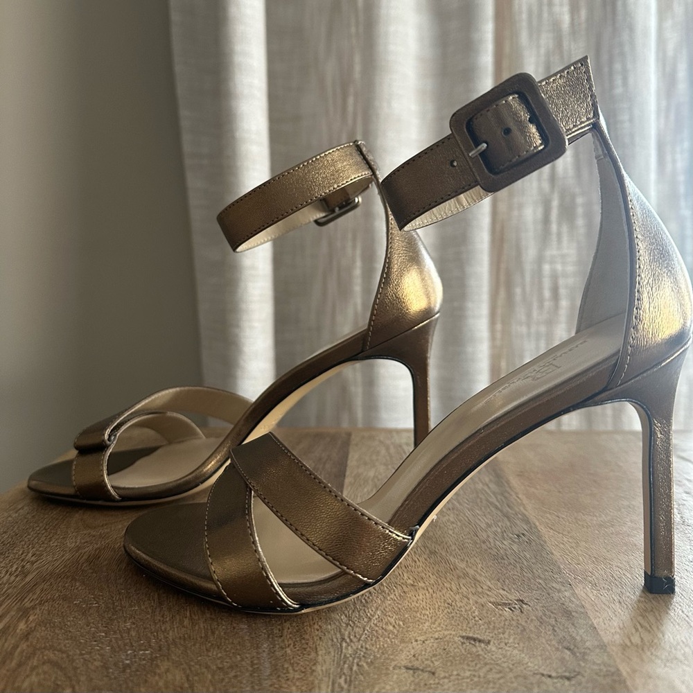 Banana Republic heels Made in Italy - Never worn without box Size 7 Metallic